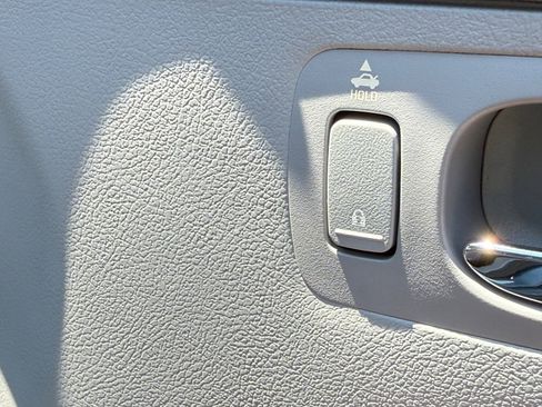 Used 2006 Buick LaCrosse CXL w/ Chrome Appearance Package image 24