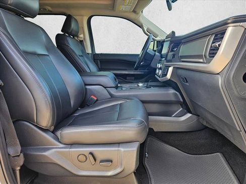 Used 2024 Ford Expedition XLT image 23