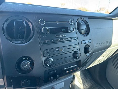 Used 2014 Ford F250 XL w/ Power Equipment Group image 17