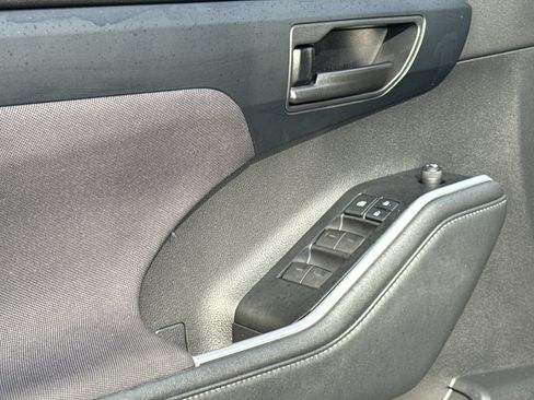 Used 2021 Toyota Highlander LE image 15