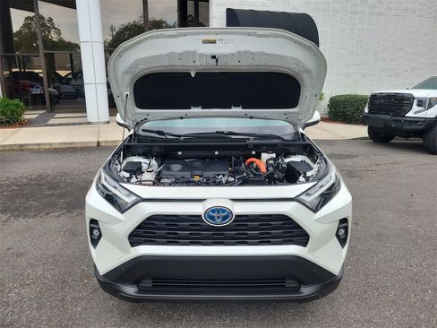 Used 2022 Toyota RAV4 XLE Premium image 19