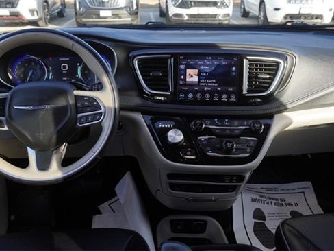 Used 2020 Chrysler Pacifica Limited w/ Tire & Wheel Group image 15