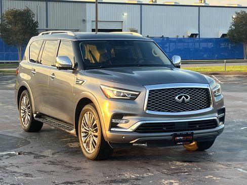 Used 2018 INFINITI QX80 2WD w/ Deluxe Technology Package image 3