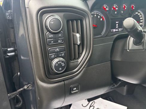 Certified 2022 Chevrolet Silverado 1500 Custom image 19