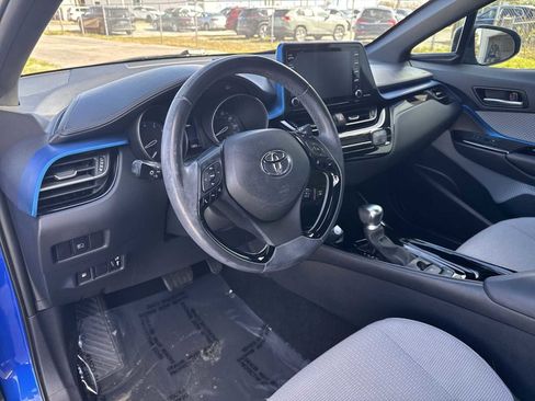 Used 2019 Toyota C-HR XLE image 2