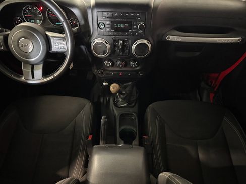 Used 2016 Jeep Wrangler Unlimited Sahara w/ Connectivity Group image 19