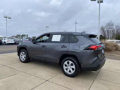 Used 2025 Toyota RAV4 LE image 7