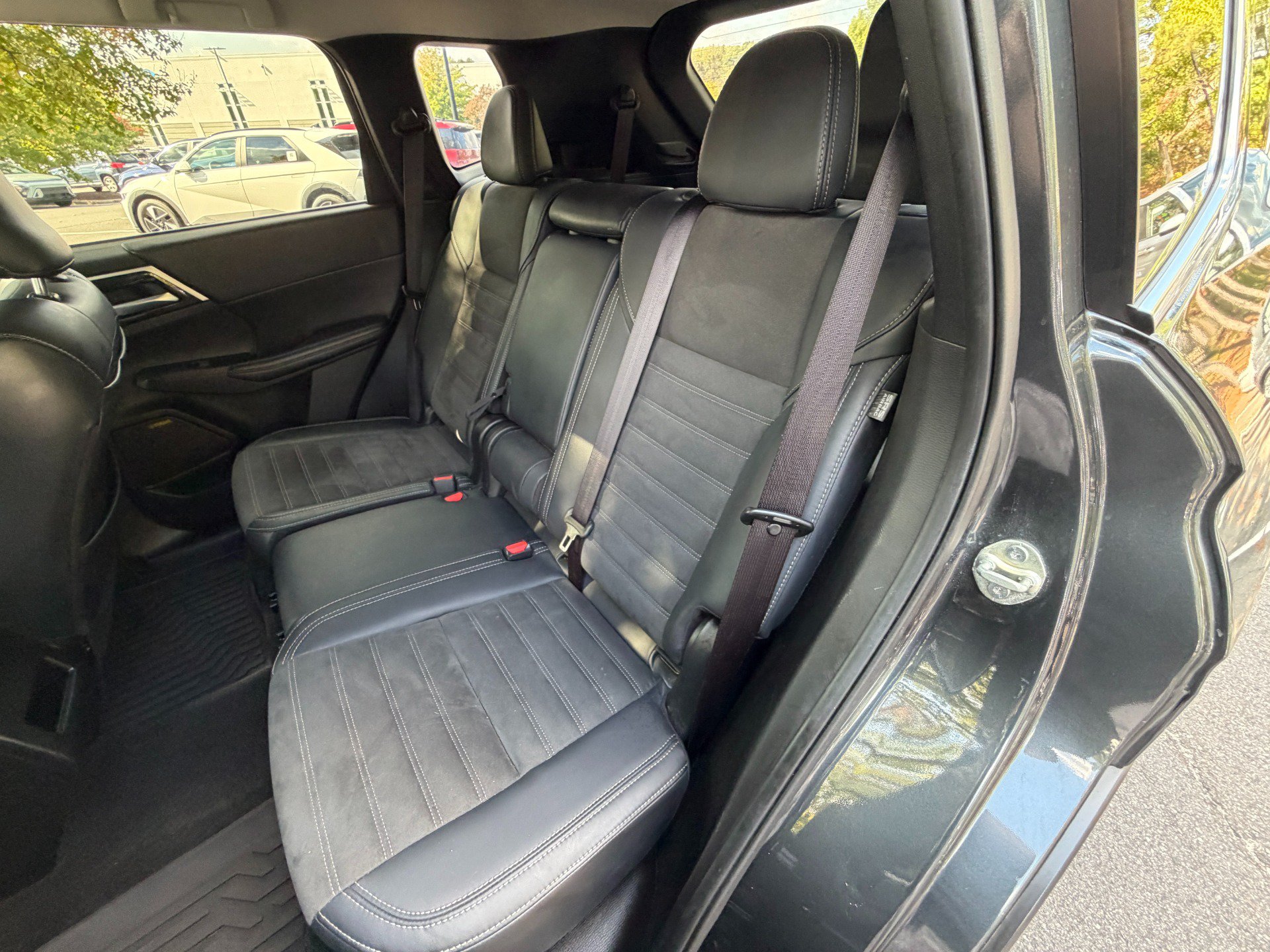 Used 2025 Mitsubishi Outlander SE FWD image 51