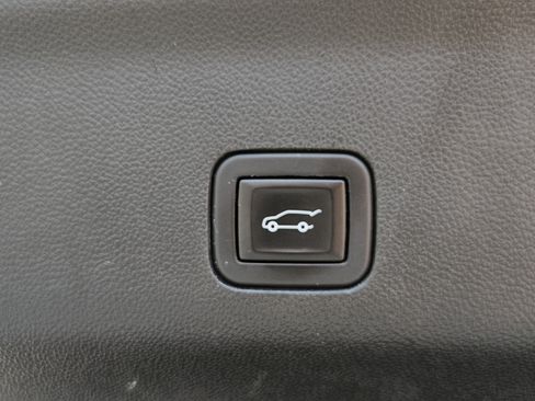 Used 2024 GMC Yukon XL Denali RWD image 10