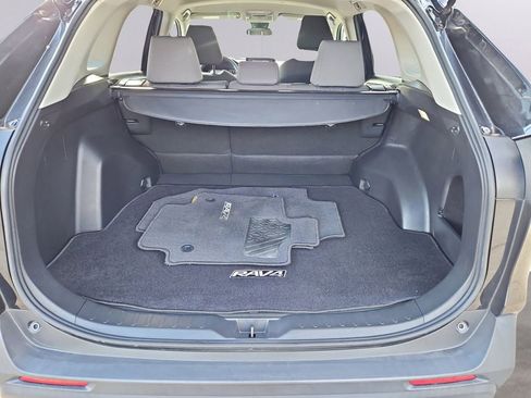 Used 2022 Toyota RAV4 XLE w/ Carpet Mat Package (TMS) image 31