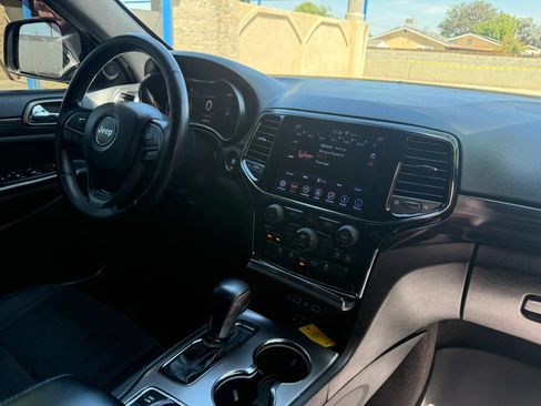 Used 2019 Jeep Grand Cherokee Laredo AWD/4WD image 18