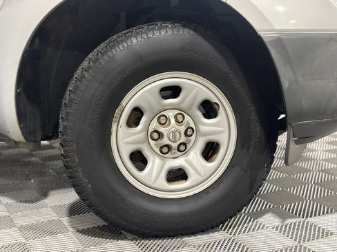 Used 2006 Nissan Frontier XE w/ (G01) XE Preferred Pkg image 31