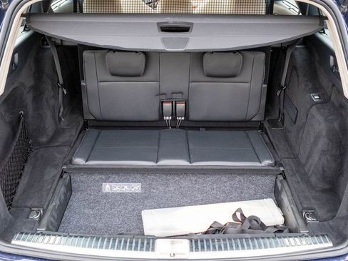 Used 2017 Mercedes-Benz E 400 4MATIC Wagon image 32