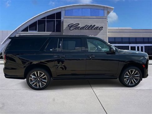 Used 2023 Cadillac Escalade ESV Sport Platinum image 4