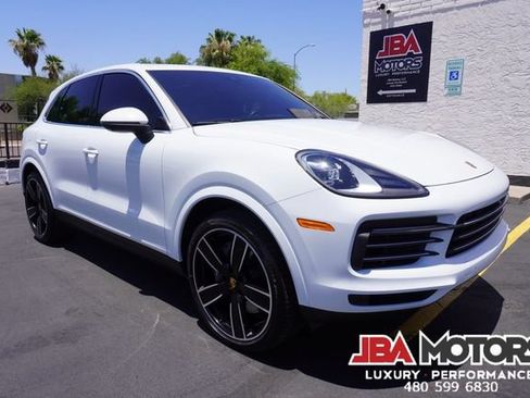 Used 2023 Porsche Cayenne AWD/4WD image 2