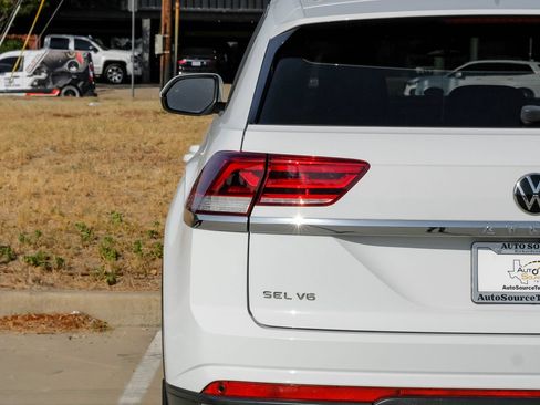 Used 2021 Volkswagen Atlas Cross Sport SEL FWD image 46