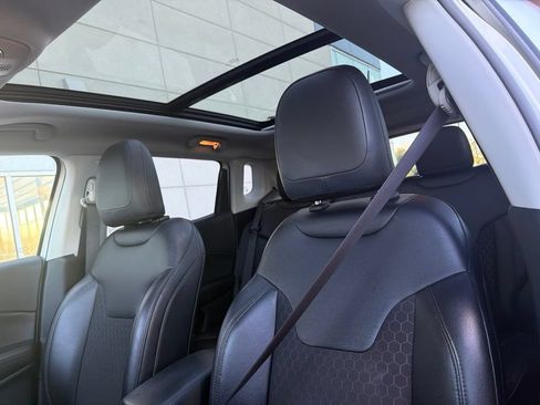 Used 2020 Jeep Compass Latitude AWD/4WD image 5