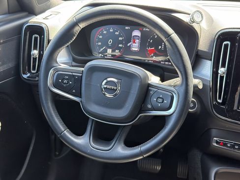 Used 2020 Volvo XC40 T5 Momentum AWD/4WD image 21