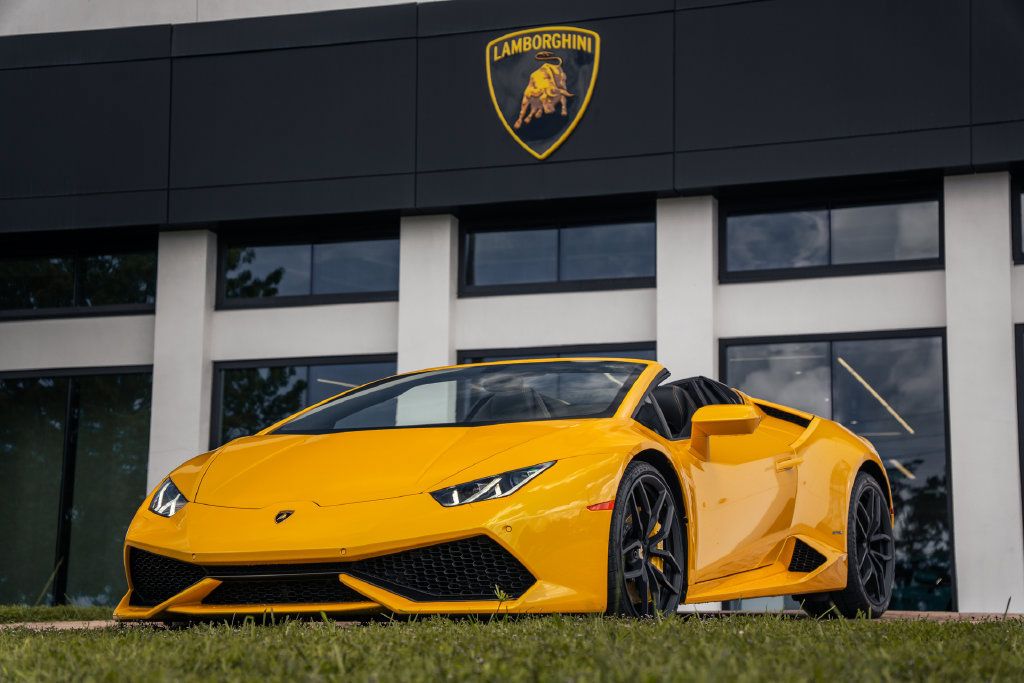Used 2016 Lamborghini Huracan LP 610-4 AWD/4WD image 2
