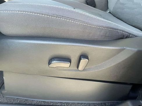 Used 2024 Nissan Frontier SV w/ SV Convenience Package image 16