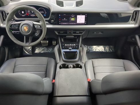 Used 2025 Porsche Cayenne GTS AWD/4WD image 12