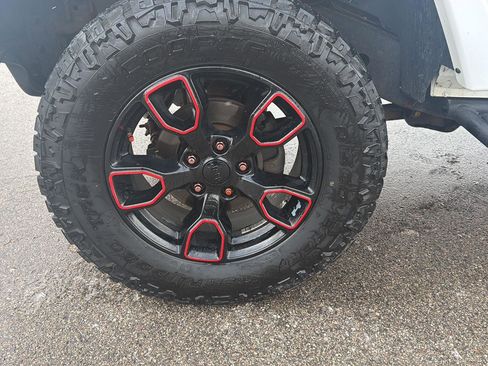 Used 2017 Jeep Wrangler Unlimited Sahara image 9