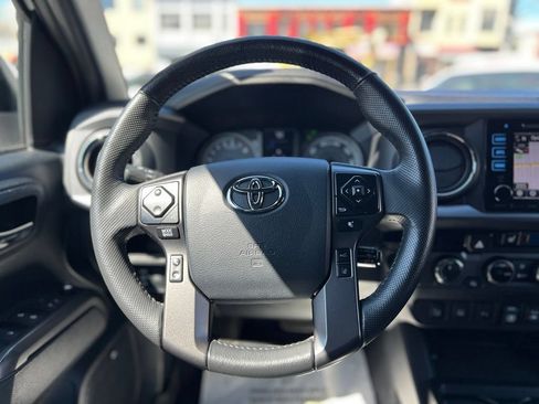 Certified 2018 Toyota Tacoma TRD Off-Road AWD/4WD image 32