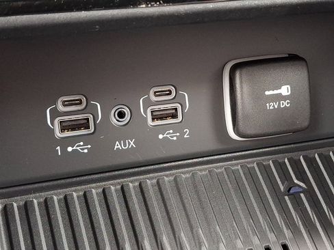 New 2026 Jeep Grand Cherokee Altitude image 17