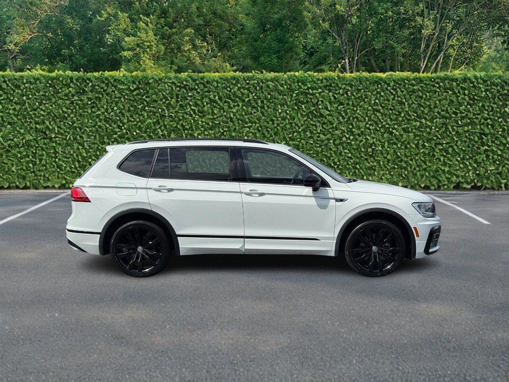 Used 2021 Volkswagen Tiguan SE R-Line FWD image 2