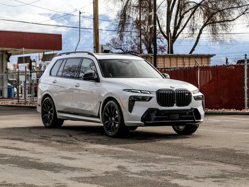 New 2026 BMW X7 M60i image 7
