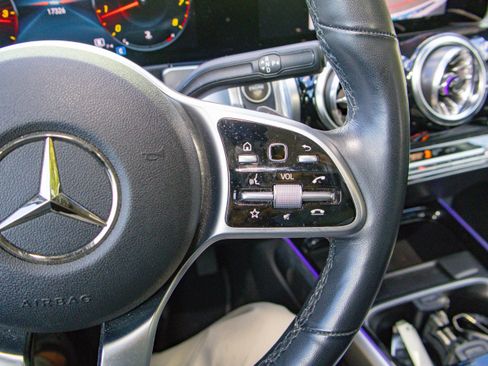 Used 2022 Mercedes-Benz GLB 250 GLB 250 image 23