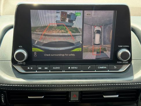 Used 2021 Nissan Rogue SL FWD image 23