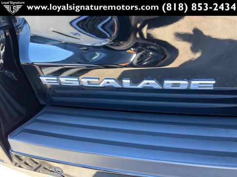 Used 2018 Cadillac Escalade ESV Luxury RWD image 8