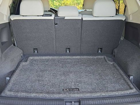 Used 2023 Volkswagen Tiguan SE w/ Panoramic Sunroof Package image 34