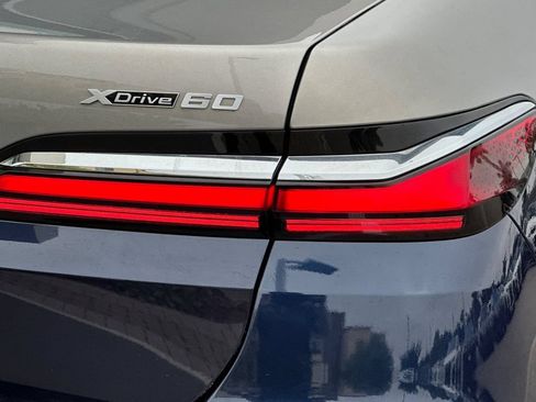 Used 2023 BMW i7 xDrive60 AWD/4WD image 33