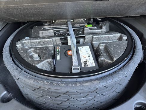 Used 2024 Audi Q8 Premium w/ Convenience Package image 56