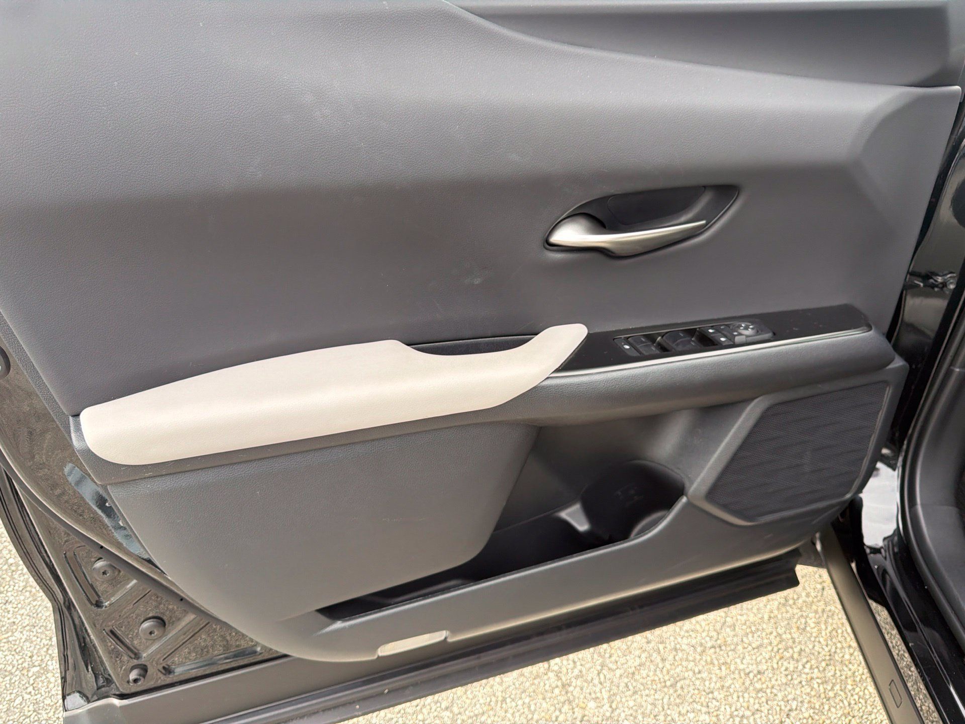 Used 2025 Lexus UX 300h FWD w/ Accessory Package (Z1) image 15