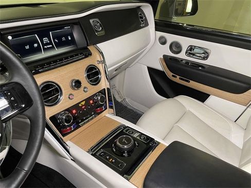 Used 2019 Rolls-Royce Cullinan image 37