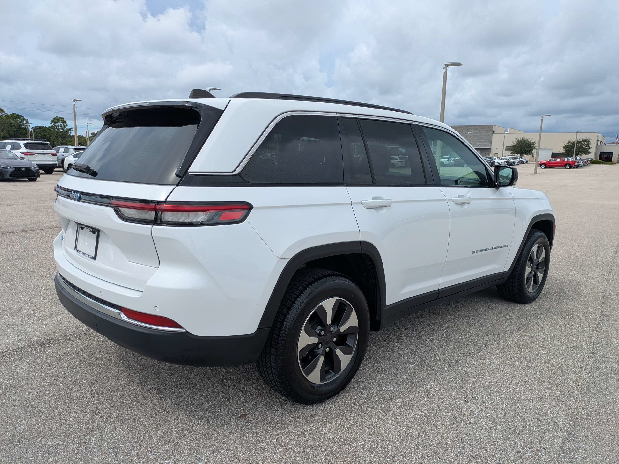 Used 2024 Jeep Grand Cherokee Limited 4xe AWD/4WD image 4