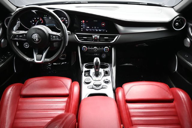 Used 2023 Alfa Romeo Giulia Veloce RWD image 16
