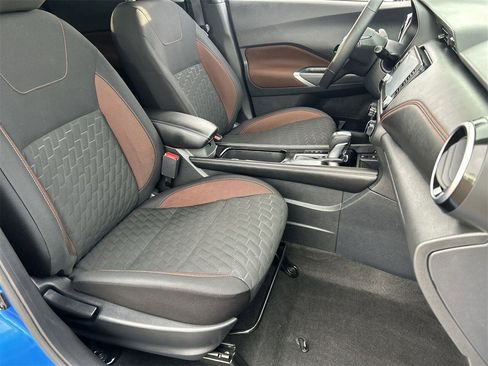 Used 2023 Nissan Kicks SR image 7