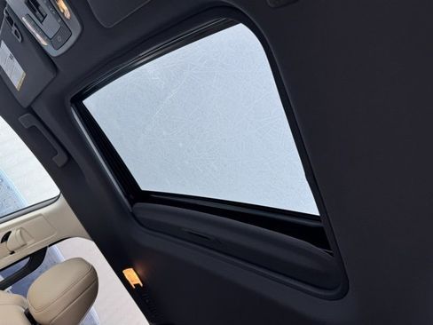 Used 2021 Toyota Sienna XLE image 6