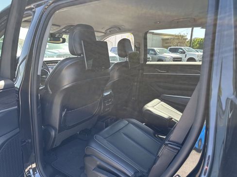 Used 2023 Jeep Grand Cherokee L Limited w/ Luxury Tech Group II image 10