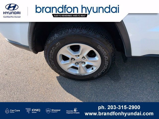 Used 2017 Jeep Grand Cherokee Laredo w/ Quick Order Package 23E AWD/4WD image 34