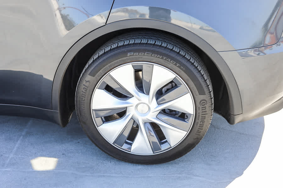 Used 2024 Tesla Model Y Long Range AWD/4WD image 11