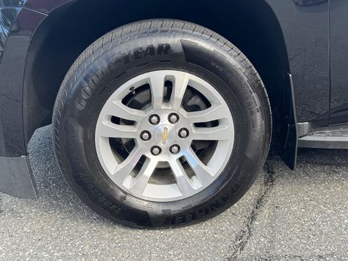 Used 2018 Chevrolet Suburban LT AWD/4WD image 26