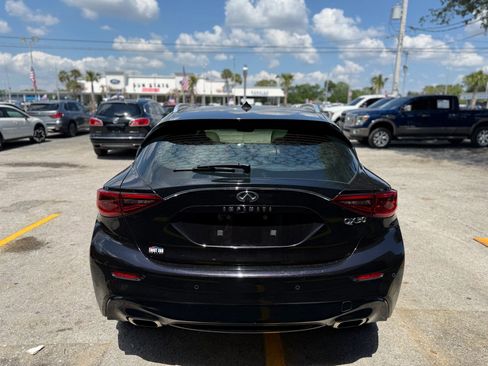 Used 2017 INFINITI QX30 Premium w/ Navigation Package image 10