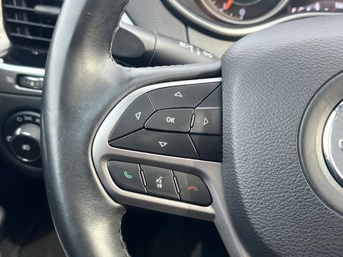 Used 2019 Jeep Cherokee Limited image 21