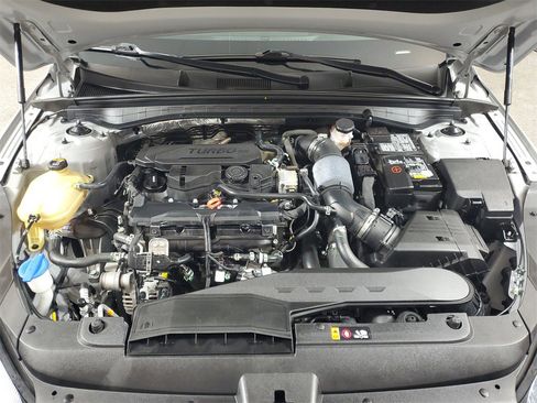 Used 2023 Kia K5 GT-Line image 9