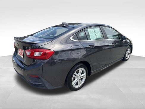 Used 2017 Chevrolet Cruze LT w/ Convenience Package FWD image 5